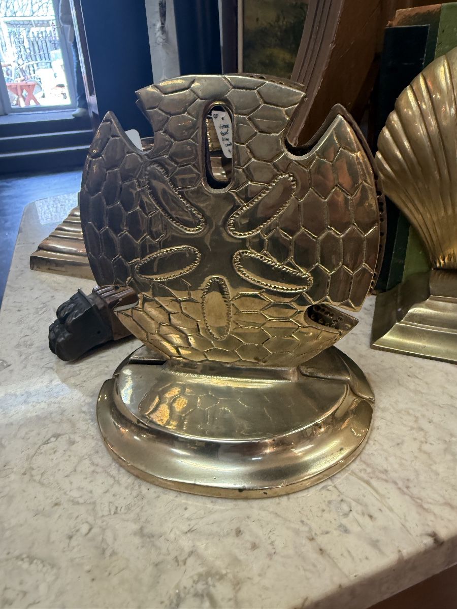 Beautiful vintage sand dollar brass book ends
