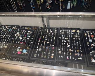 lots of vintage jewelry