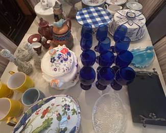 Fun, decorative serving sets, cake stands, platters 