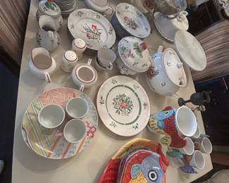 Fun, decorative serving sets, cake stands, platters 