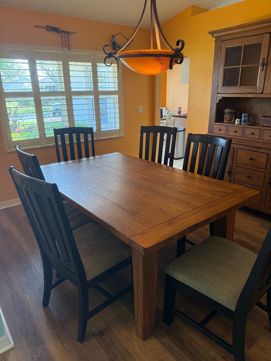 Broyhill Attic Heirloom  Rustic Dining Table