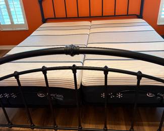 Adjustable Bed King/two twins Serta 