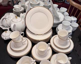40pc Set of Noritake "Gold and Platinum" 