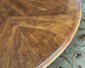 Close up dining table, comes with protective pads