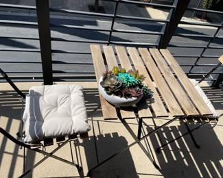 Outdoor table chairs