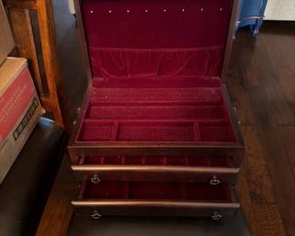 #151 Reed and Barton Eureka Mahogany jewelry box $40