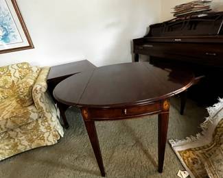 #9	Henredon drop side end table with 1  drawer 19-39x31x26	 $150.00 			