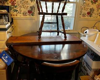 #74	Round table w 1 leaf 48-60x29 w 4 chairs	 $125.00 			