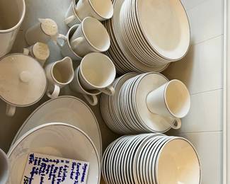 #132	Syrause USA Carefree China *86 pc	 $150.00 			