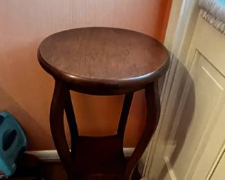 #19	round tall  table 15x31	 $75.00 			