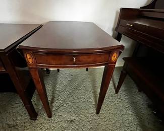 #9	Henredon drop side end table with 1  drawer 19-39x31x26	 $150.00 			