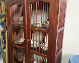 Beautiful curio / china cabinet