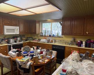 Vintage PYREX, cups and bakeware 