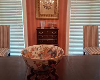 Large Chinese porcelain bowl with stand