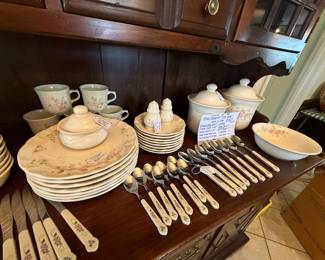 1985 Pfaltzgart Tea Rose Diner ware set- made in the USA