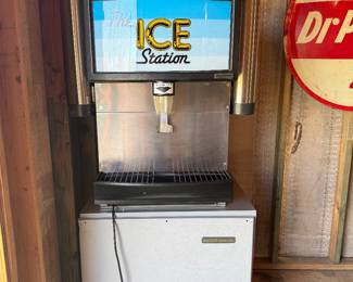 Scotsman ICE Dispenser & Scotsman Condensor unit- both works