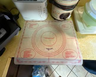 Tupperware mat- rare find