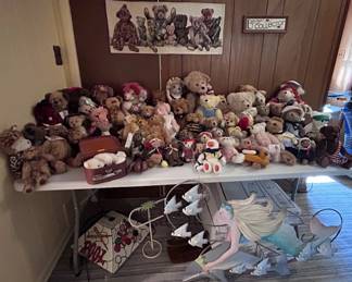 many Boyds Bears