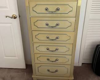 image10    Lingerie chest