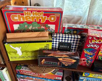 Family Games & Puzzles