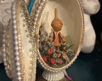 Delicate Egg Diorama 