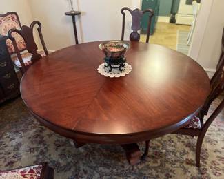 NIagra Mahogany Table and Chairs