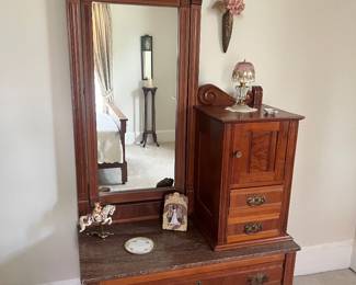 Eastlake Style Hatbox