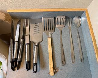 Grill utensils