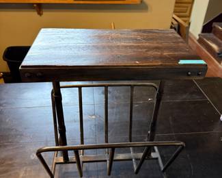Side table with magazine rack