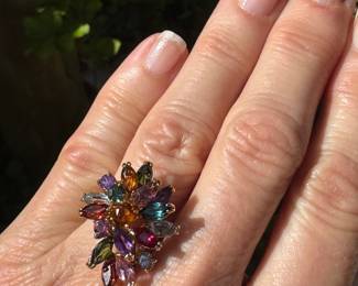 #134 - $1,000 - 18kt multi stones ring - size 7 - 7.45gr