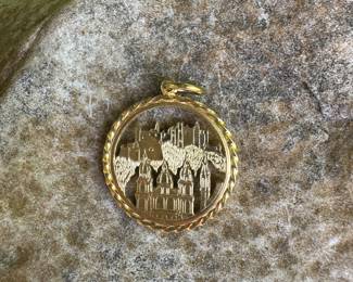 #137 - $500 - 18kt yellow gold medal with cathedral open work  - 750 marked - 6.87gr, size of a quarter approx. 