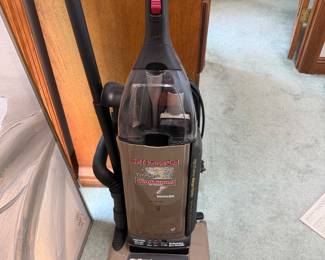 #97 - $50 - Hoover wind tunnel mach 6.9 self propelled vacuum with bags