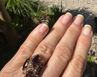 #133 - $480 - 14kt yellow gold ring with 4 large navette  garnets stones - 8.23 gr - sz 6