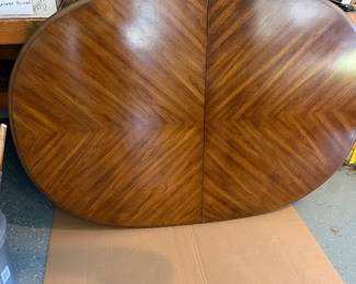 #152 -$150 - Kitchen table 60wx43d