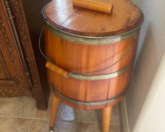ANTIQUES AND SPECIAL FINDS AT EVERY CORNER  