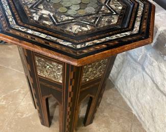 ANOTHER RARE FIND - THIS TABLE IS ALL THAT !! THE DETAILS !!