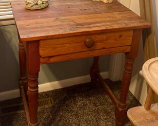 Table w/ Drawer