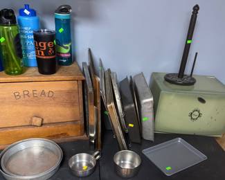 Bakeware & Bread Boxes