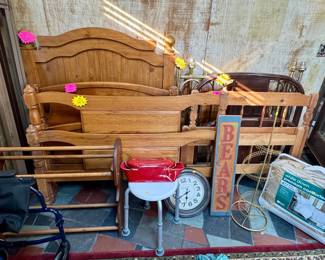 Beds, Quilt Rack, Comforter & 