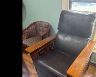 2of 2 matching recliners