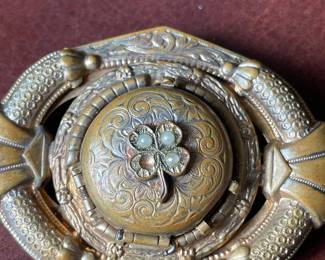 Victorian compact brooch