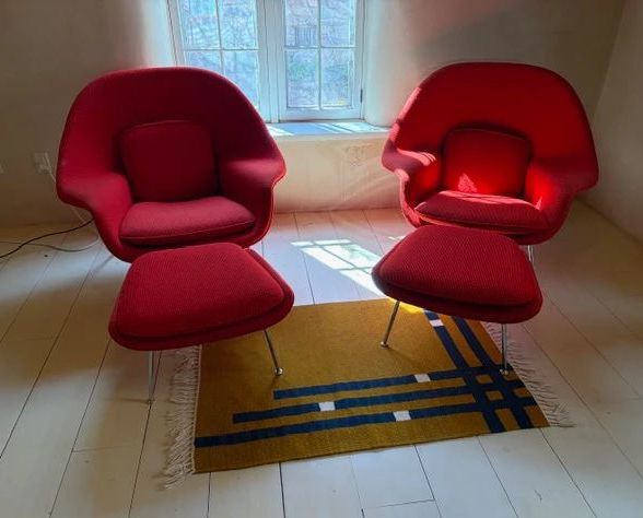 Vintage Womb lounge chairs and ottomans designed by Eero Saarinen for Knoll