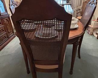 Stanley dining table with leaf and six chairs. 