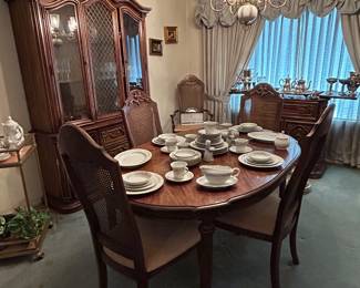 Stanley Fine Furniture dining suite. Table, sideboard and China cabinet. 