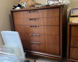 Really a beautiful piece and a wonderful set