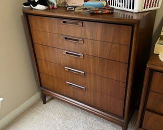 Matching unbranded mid-century modern chest of drawers… $300
