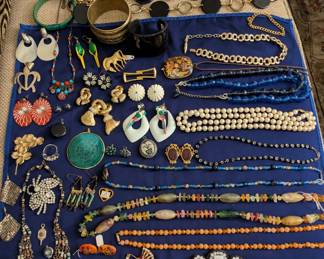Lot of jewelry