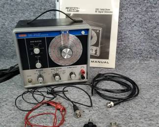 DW138 EICO Model 330 RF Signal Generator