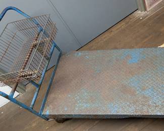 Measures 50"L x 32"W x 40"H