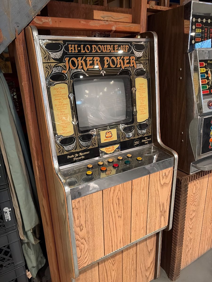 Joker poker vintage  game machine 